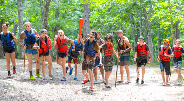 Group of kids dressed in lifevests